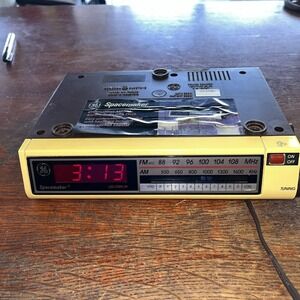 Vtg GE Spacemaker Under Cabinet  AM/FM Radio/Clock Model 7-4212A Working (Disc)